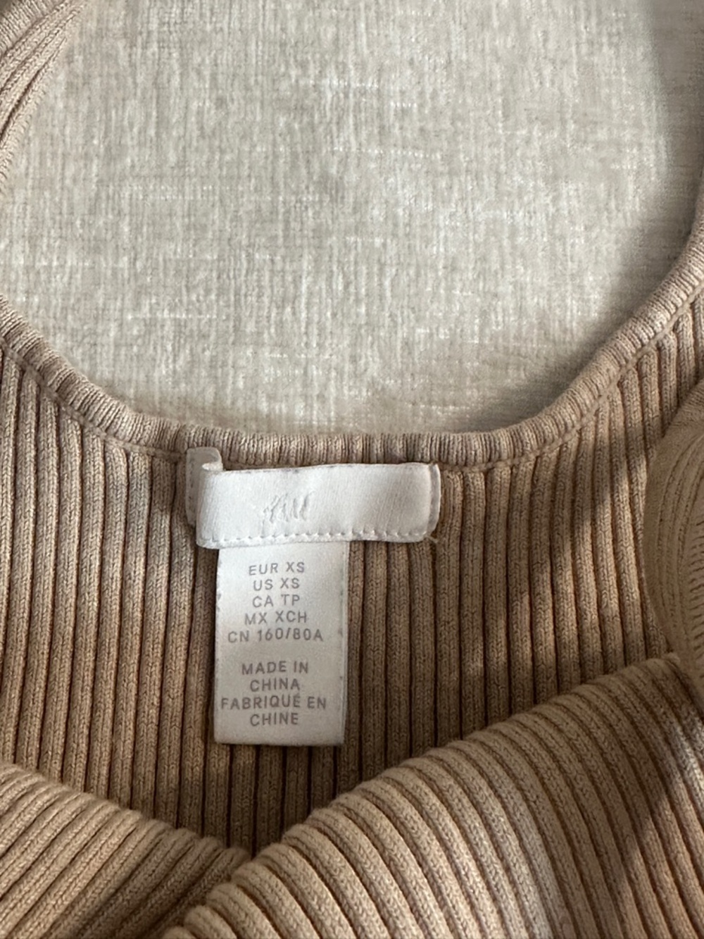 H&M Neutral Ribbed V-Neck Knit Top - Picture 4 of 4
